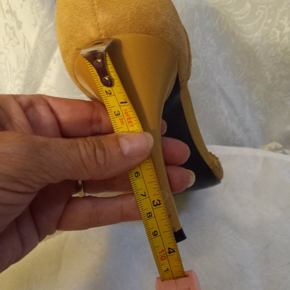 BCBG Paris Tan Suede Open Toe High Heels Size 7.5 - Picture 13 of 14